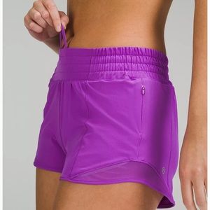 Lululemon Hotty hot high rise 2.5” inseam NWT size 6 moonlit magenta